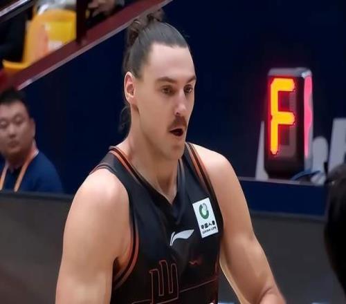 逆襲！他被魚腩拋棄，重返CBA，3戰(zhàn)轟67分，廢材變大腿，邱彪血賺