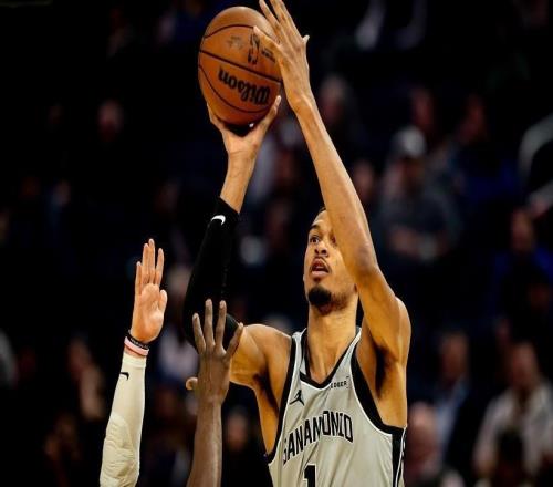 文班41+18+3封蓋，打爆最佳防守球員造2大神跡，馬刺滅勇士10連勝