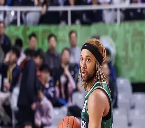 同曦連續(xù)兩場一個模式輸球！堅持用帕克引崩盤，最后又剩3秒犯規(guī)