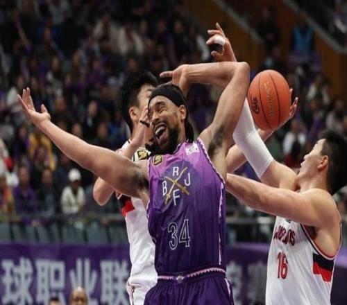 CBA常規(guī)賽北控主場一分險勝廣州團隊合力守住勝利果實