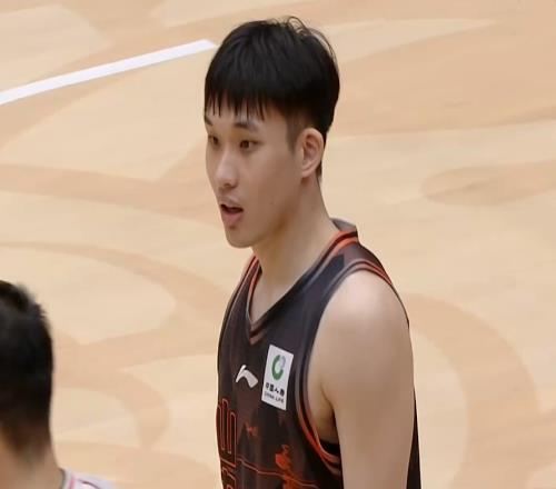 山東男籃逆轉(zhuǎn)福建評分：國產(chǎn)后衛(wèi)集體拉胯，內(nèi)線高光只差瓊斯