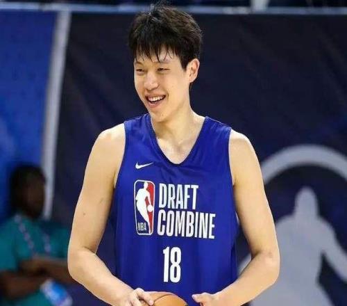 中國版約基奇楊瀚森雙線奔波，NBA生存戰(zhàn)打響