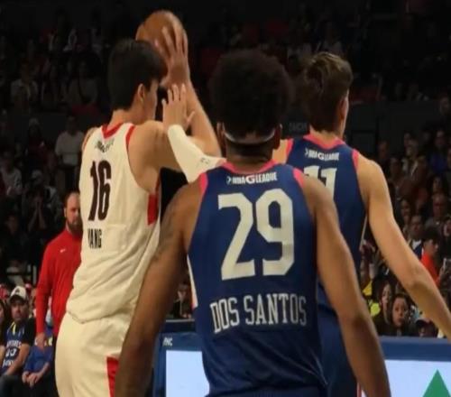 季后賽首秀6分5籃板！楊瀚森完成黑七，高原打球不容易