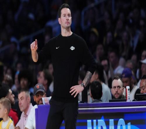 感人，湖人隊(duì)雷迪克取得執(zhí)教生涯第100場(chǎng)勝利后收到兒子們的祝福