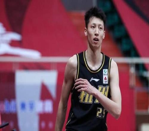 昔日二當(dāng)家，28歲，拿600萬，三分5中1，淪為雞肋，或被掃地出門