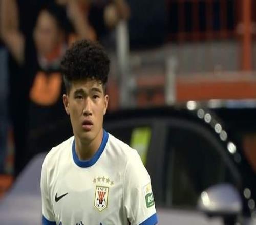 克雷桑沒跟隊訓(xùn)練，段劉愚有望首秀，三后衛(wèi)齊整，泰山隊兩翼齊斷