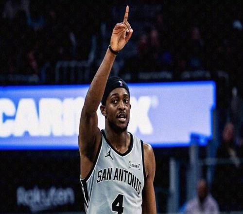 文班缺陣福克斯22+8+5，小卡創(chuàng)紀(jì)錄難救主，馬刺三殺快船奪11連勝