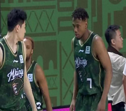 CBA詭異一戰(zhàn)！同曦落后1分不犯規(guī)，球迷怒噴王世龍買球了趕緊下課