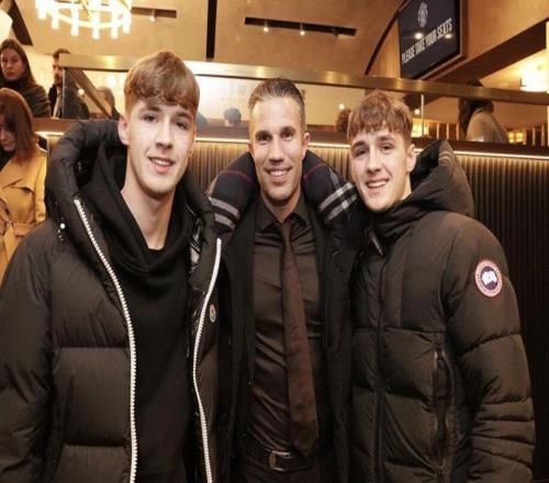 曼聯(lián)預(yù)計卡塞米羅替身轉(zhuǎn)會費破紀錄！考察青訓(xùn)中場，選一人做替補