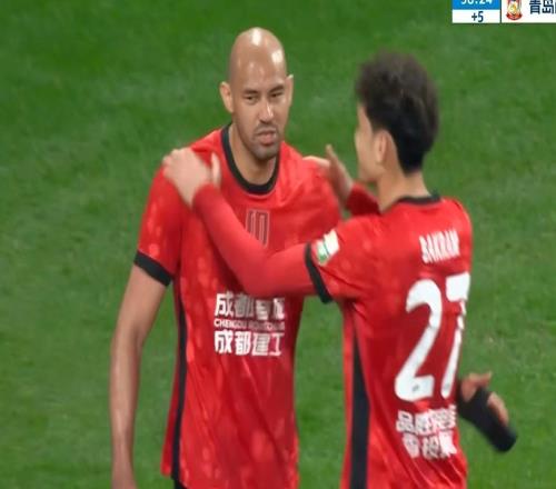 生日夜连进3球，费利佩时隔两年再次在中超上演帽子戏法