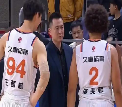 CBA4月3日焦點(diǎn)戰(zhàn)：上海沖擊15連勝，殘陣北京VS廣州，遼浙大戰(zhàn)