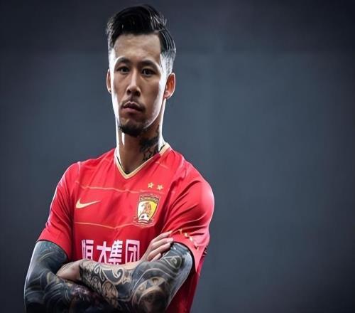 德轉官宣！楊澤翔跟申花合約年底到期，大家還看好他續(xù)約留隊嗎