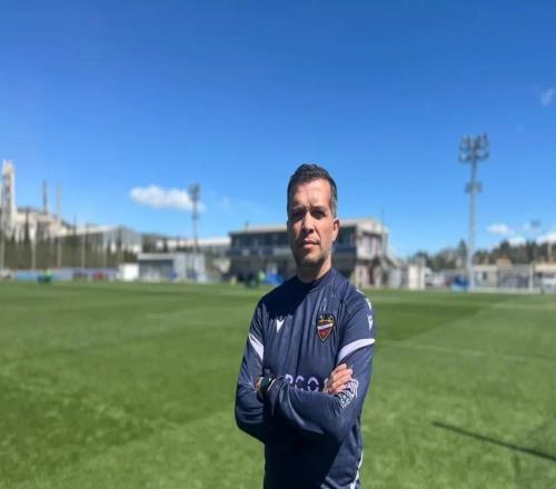 萊萬特主帥：對(duì)于我以及那個(gè)時(shí)代的許多教練，穆帥是標(biāo)桿人物