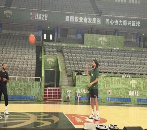 CBA球隊(duì)，在飯局簽約說唱歌手