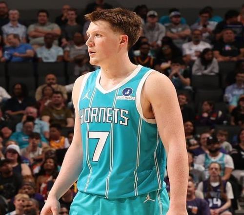 克努佩爾賽季至今已命中261記三分，創(chuàng)造隊(duì)史單賽季三分紀(jì)錄