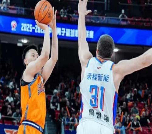 隨著上海15連勝，遼寧5分憾負(fù)，CBA最新排名出爐！北京排第3