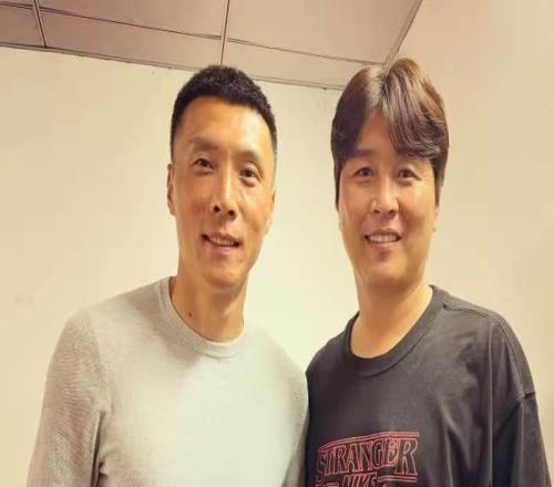 于大寶曬與李同國合影，中韓傳奇前鋒同框