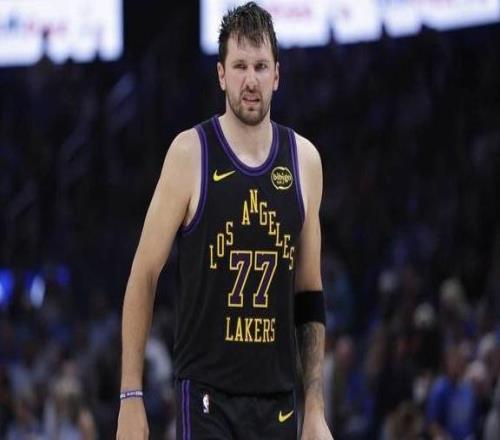 狂輸43分還搭上東契奇盧卡腿筋拉傷，湖人天要塌了