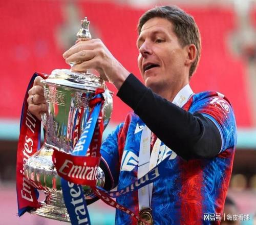 回來了！英超四大豪門合圍冠軍，曼城和利物浦，必有一隊出局