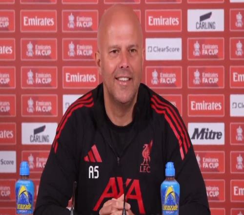 斯洛特：希望賽季結束時薩拉赫那張獎杯柜照片里能多兩座獎杯