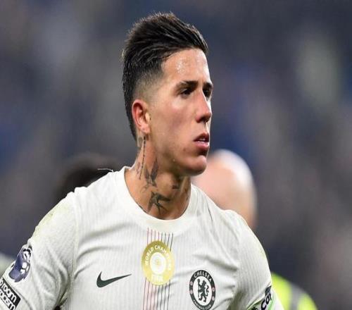 跟队记者：恩佐“善于表演”，而他当众训斥队友引起队内不满