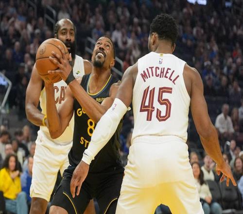 哈登19+5创神迹，骑士险胜勇士！米切尔25+6，斯特鲁斯6记3分暴走