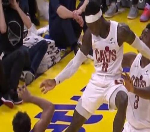 庫(kù)明加調(diào)侃施羅德“雷歐飛踢”：你是李連杰嗎