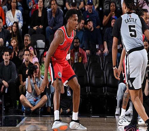 擅長(zhǎng)的事情非常有限，快船在今夏應(yīng)該如何處理后場(chǎng)新援的合同