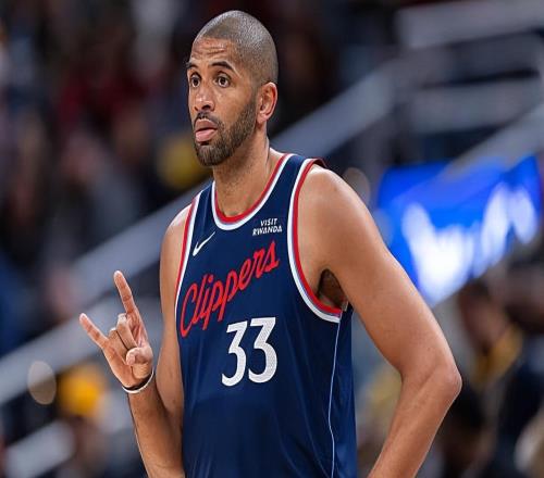 出場(chǎng)5分鐘球隊(duì)狂輸16分！都這樣了快船依然對(duì)他的能力深信不疑