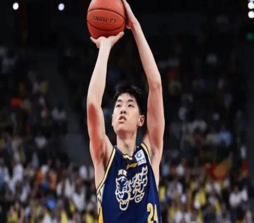 廣東大勝廣廈！奎因功臣，徐杰穩(wěn)節(jié)奏，崔永熙鎖防守，2將展價值