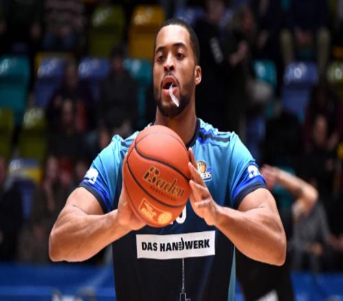 自宣加盟！遼寧隊(duì)簽約新援，場(chǎng)均17+9，補(bǔ)足短板，烏戈沖擊季后賽