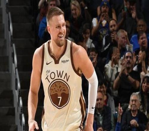 曝勇士正全力爭取在休賽期與波津續(xù)約波津已明確表達(dá)過留隊(duì)意向