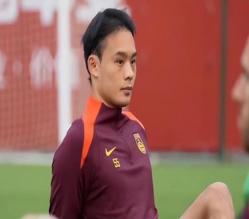 比賽今晚開打，上海海港先迎來一個大喜訊，取勝云南玉昆基本穩(wěn)了