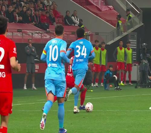 21！中超冠軍補時絕殺，武磊空門不進+擊中門框，險被云南隊逼平