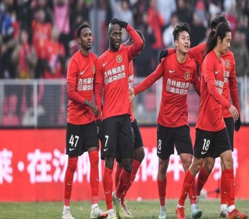 遼寧鐵人完美半場！熱菲尼奧處子球，空翻慶祝，姆本扎傳射建功