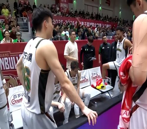 遼籃輸?shù)絷P(guān)鍵卡位戰(zhàn)，賽后球員評(píng)分，付豪高分，兩國(guó)手不及格