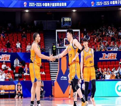 上海VS吉林沖擊十六連勝！懷特塞德繼續(xù)統(tǒng)治內(nèi)線，盧偉展望季后賽
