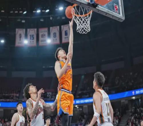 CBA常規(guī)賽第35輪，上海男籃11172戰(zhàn)勝吉林隊(duì)