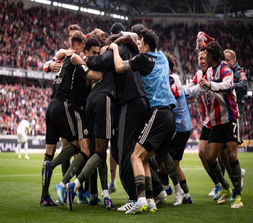 足坛悲喜夜！巴萨拜仁双双绝杀，皇马阿森纳爆大冷，切尔西70