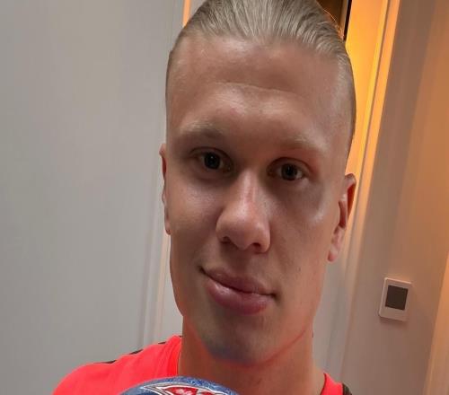 久違戴帽，哈蘭德曬手捧比賽用球照片：不錯的周六