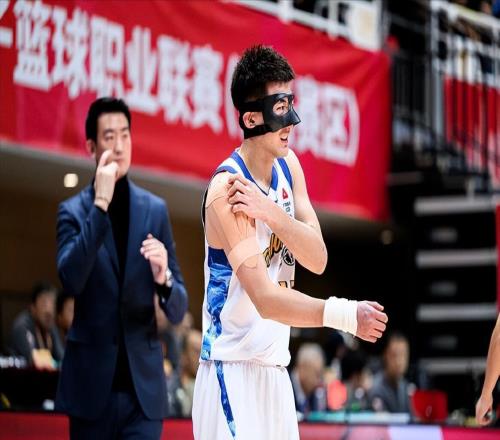 季后赛即将来临！CBA七位王牌球员受伤，将影响总冠军归属