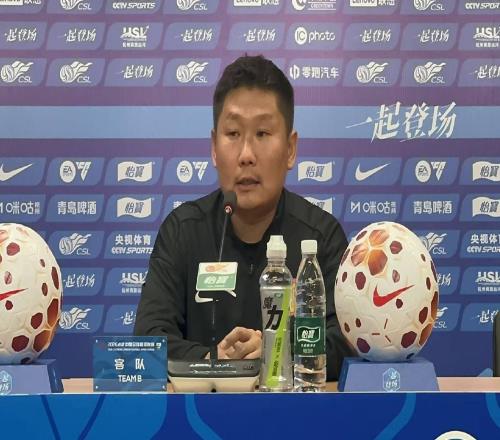 劉建業(yè)：感謝重慶遠征球迷希望向余望盡快恢復