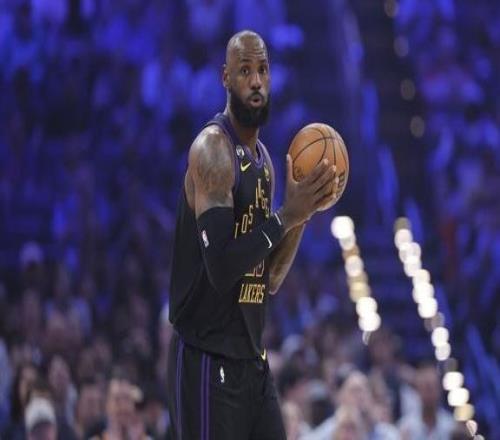 湖人連傷東契奇里夫斯！名嘴喊話詹姆斯：發(fā)揮傳奇本色的機會來了