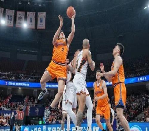 追平連勝紀(jì)錄！上海大鯊魚(yú)主場(chǎng)戰(zhàn)勝吉林隊(duì)