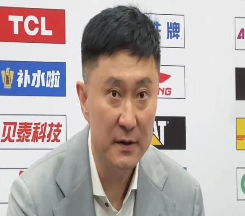 勝廣廈發(fā)布會！杜鋒點贊3將頂?shù)剿奶栁积R貢獻，徐杰老大式發(fā)言！