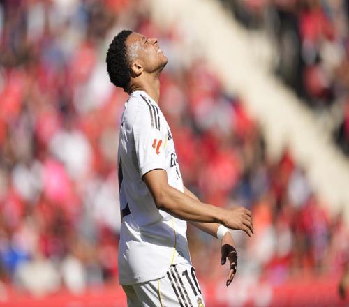 姆巴佩離譜2失單刀+帶球出邊線近5場0球遭怒批：領(lǐng)袖氣質(zhì)遠輸C羅