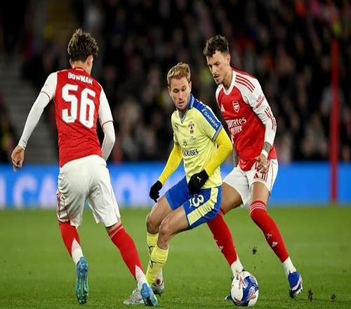 聯(lián)賽杯之后是足總杯，阿森納近兩場比賽連丟兩冠