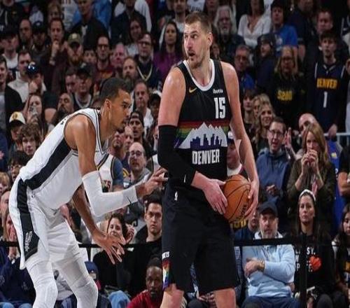 約基奇：文班是攻防兩端最獨(dú)特的球員能以多種方式給你制造麻煩