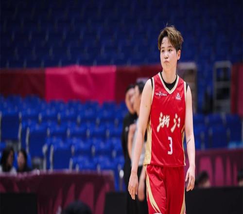 轟34分+8記三分！中國女籃27歲三分王崛起：宮魯鳴帶她當奇兵