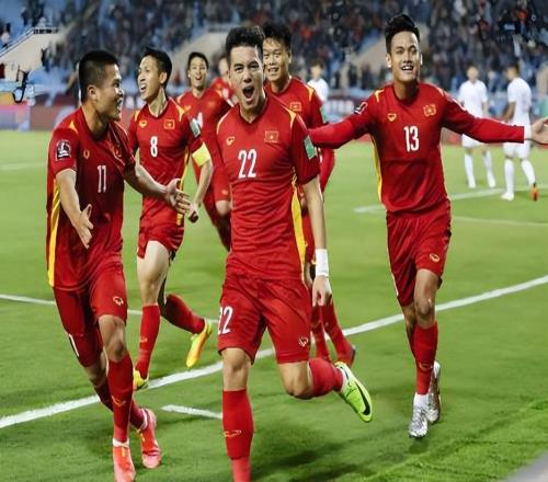 上港幸好沒留下他！本賽季在中超保級隊都淪為替補，曾跟傅歡齊名